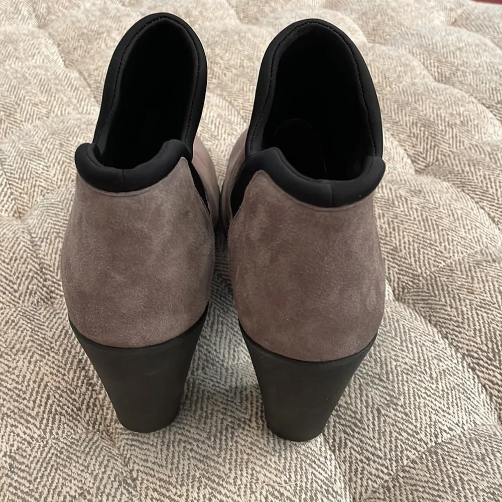 Clarks Artisan ankle boots size 7.5 W